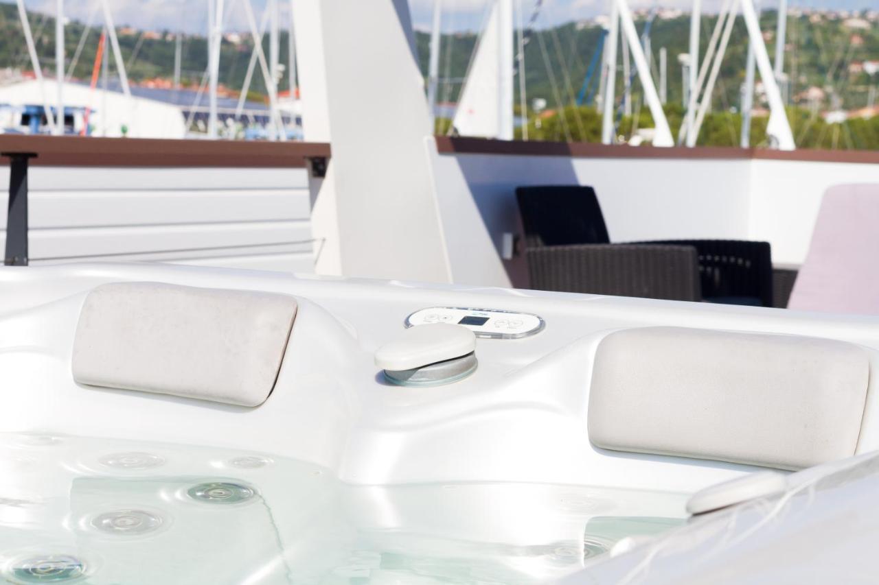 Bamboo Floating House Portoroz Apartman Kültér fotó