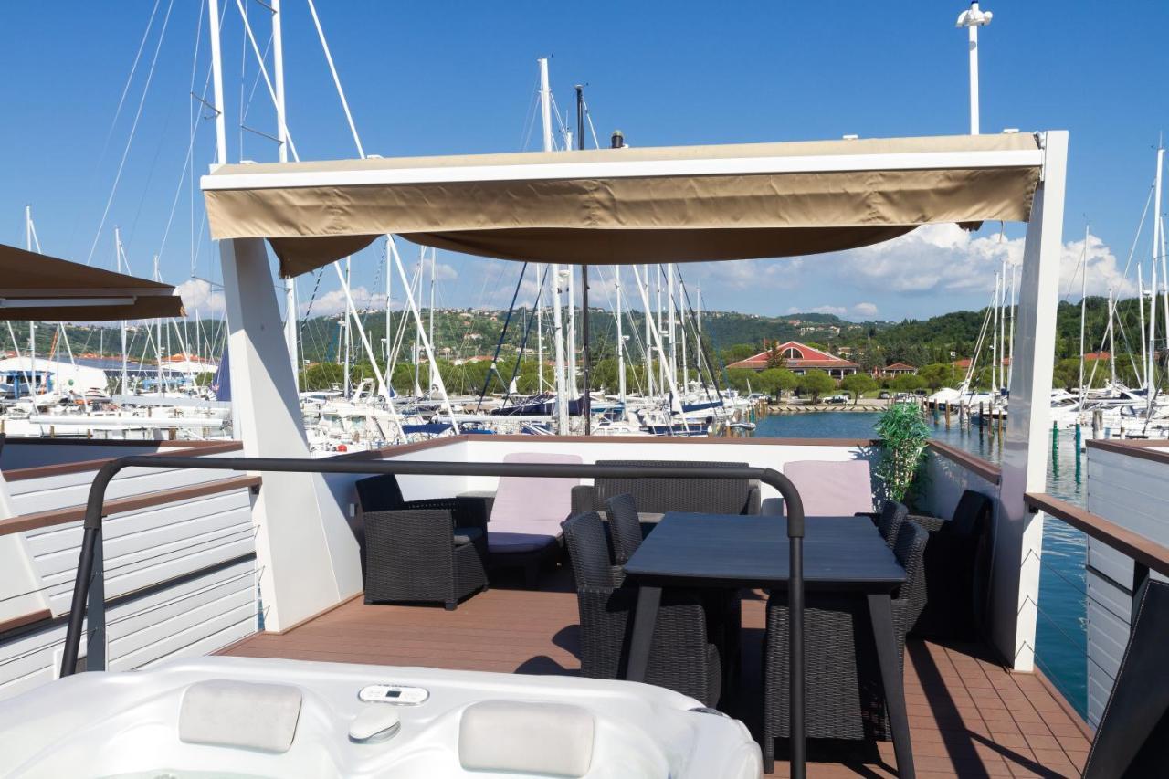 Bamboo Floating House Portoroz Apartman Kültér fotó