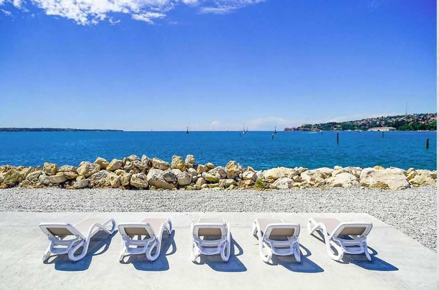 Bamboo Floating House Portoroz Apartman Kültér fotó