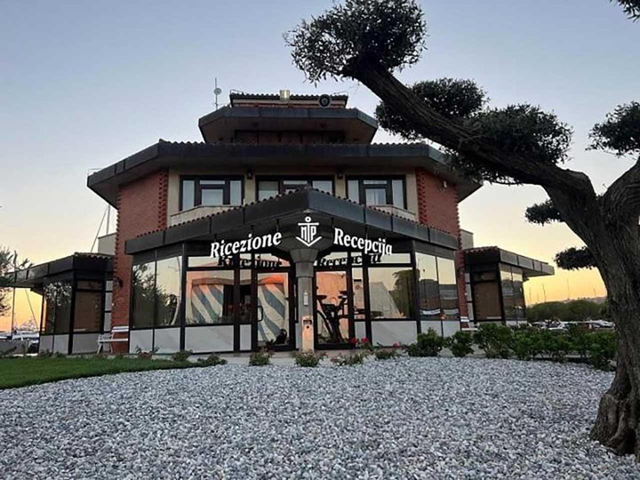 Bamboo Floating House Portoroz Apartman Kültér fotó